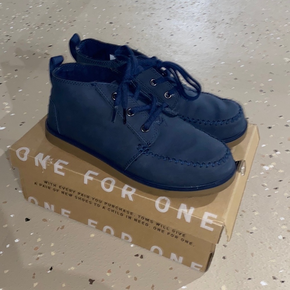 Chukka Navy Synthetic Suede size 6Y
